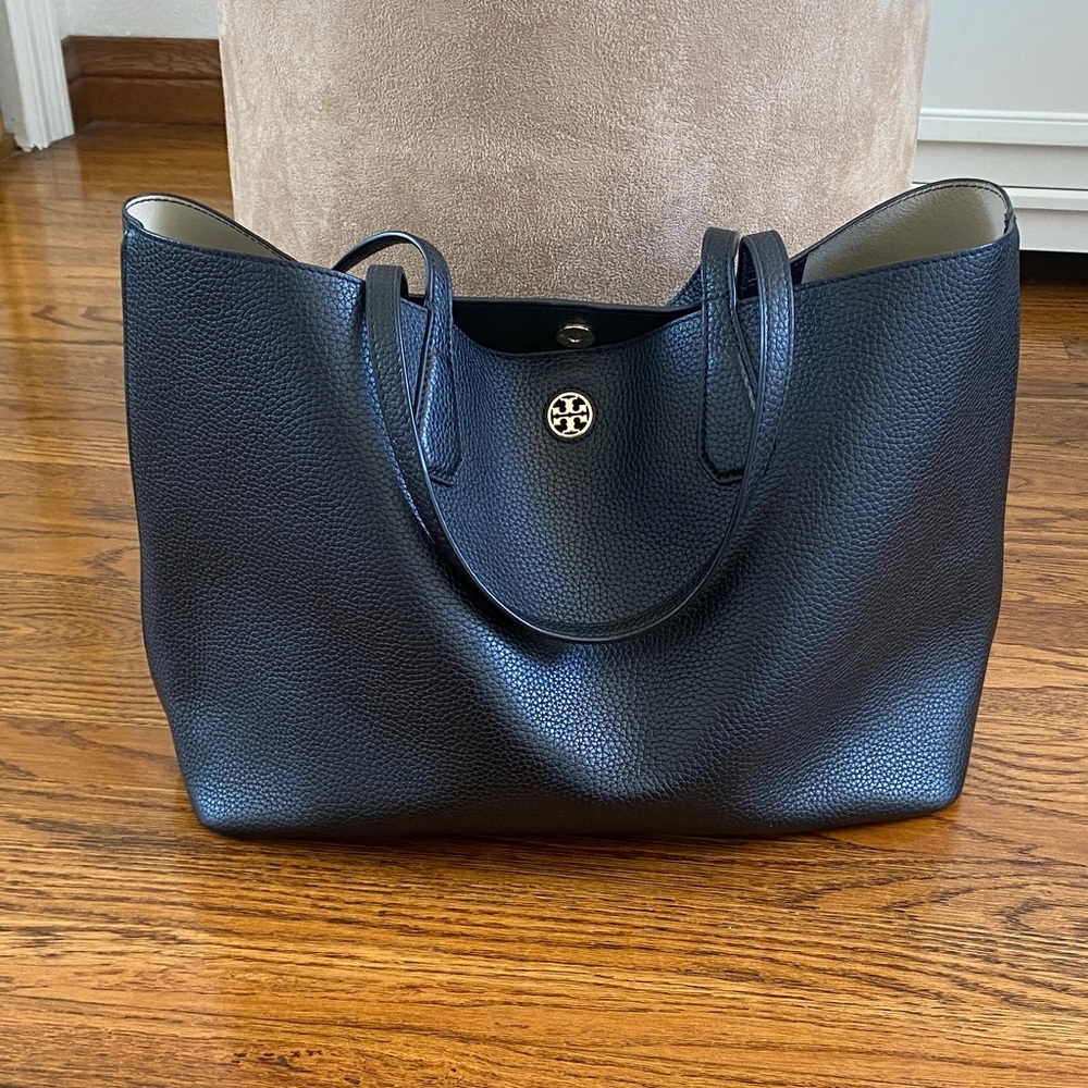 Tory Burch Perry Large Tote Black with Gold-toned Hardware and Beige Interior